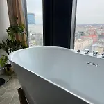 Sky Tower L 18 Pietro L Wanna Z Widokiem Na Apartment *