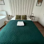 Sky Tower L 18 Pietro L Wanna Z Widokiem Na Apartment Katowice