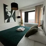 Sky Tower L 18 Pietro L Wanna Z Widokiem Na Apartment Katowice