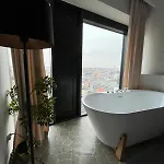 Sky Tower L 18 Pietro L Wanna Z Widokiem Na Apartment *