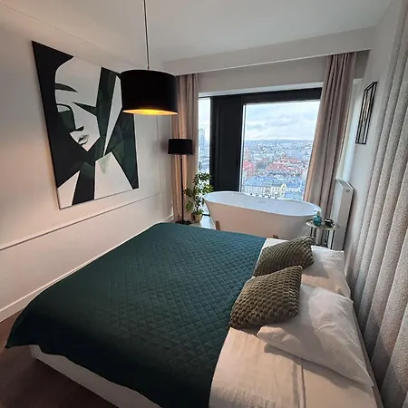 Sky Tower L 18 Pietro L Wanna Z Widokiem Na Катовіце