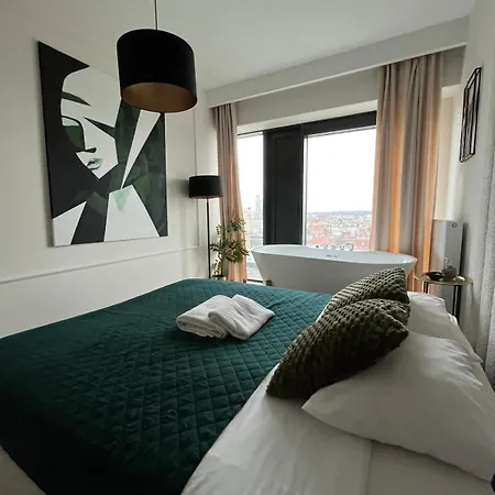 Sky Tower L 18 Piętro L Wanna Z Widokiem Na Apartament Katowice