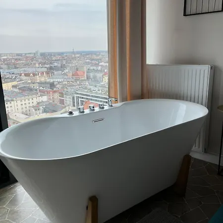 Sky Tower L 18 Piętro L Wanna Z Widokiem Na Katowice