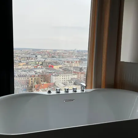 Sky Tower L 18 Piętro L Wanna Z Widokiem Na Apartament Katowice