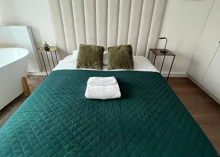 Sky Tower L 18 Piętro L Wanna Z Widokiem Na Apartament Katowice