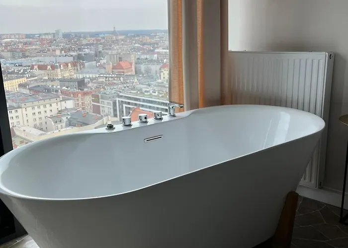 Sky Tower L 18 Piętro L Wanna Z Widokiem Na Katowice