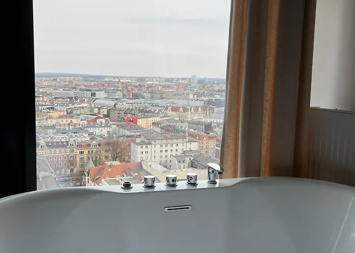 Sky Tower L 18 Piętro L Wanna Z Widokiem Na Apartament Katowice