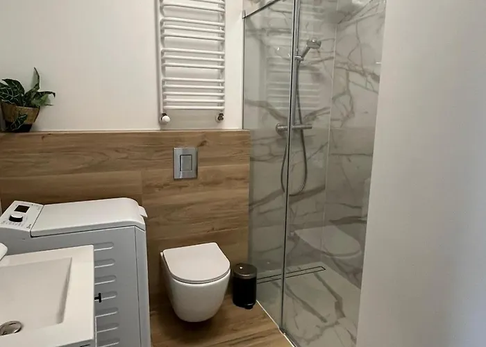 Sky Tower L 18 Piętro L Wanna Z Widokiem Na Apartament Katowice