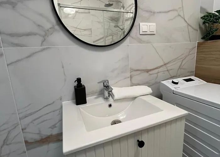 Sky Tower L 18 Pietro L Wanna Z Widokiem Na Katowice