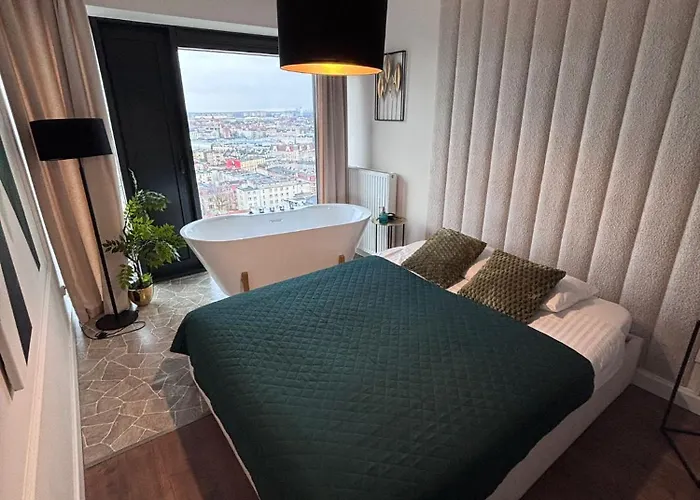 Sky Tower L 18 Piętro L Wanna Z Widokiem Na Katowice