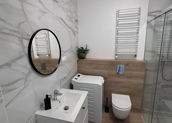 Sky Tower L 18 Piętro L Wanna Z Widokiem Na Apartament Katowice